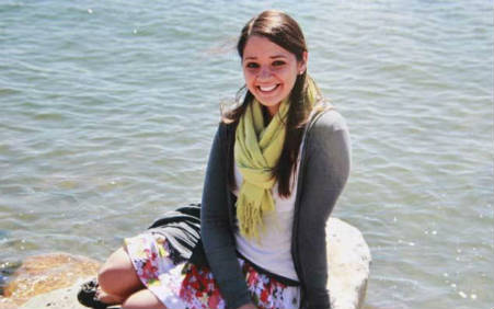 Victoria Soto, hoy considerada uan heroína por poner su vida enfrente de las de sus estudiantes. deathandtaxesmag.com/Ned Hepburn 